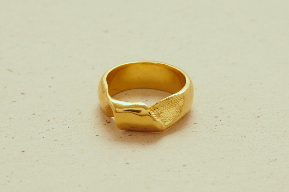 Anillo Wave con Baño de Oro de 24 kt de 5 Micras