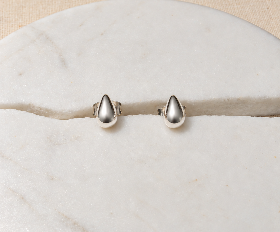 Aretes Topo Gota en Bronce con Baño en Plata Ley 925